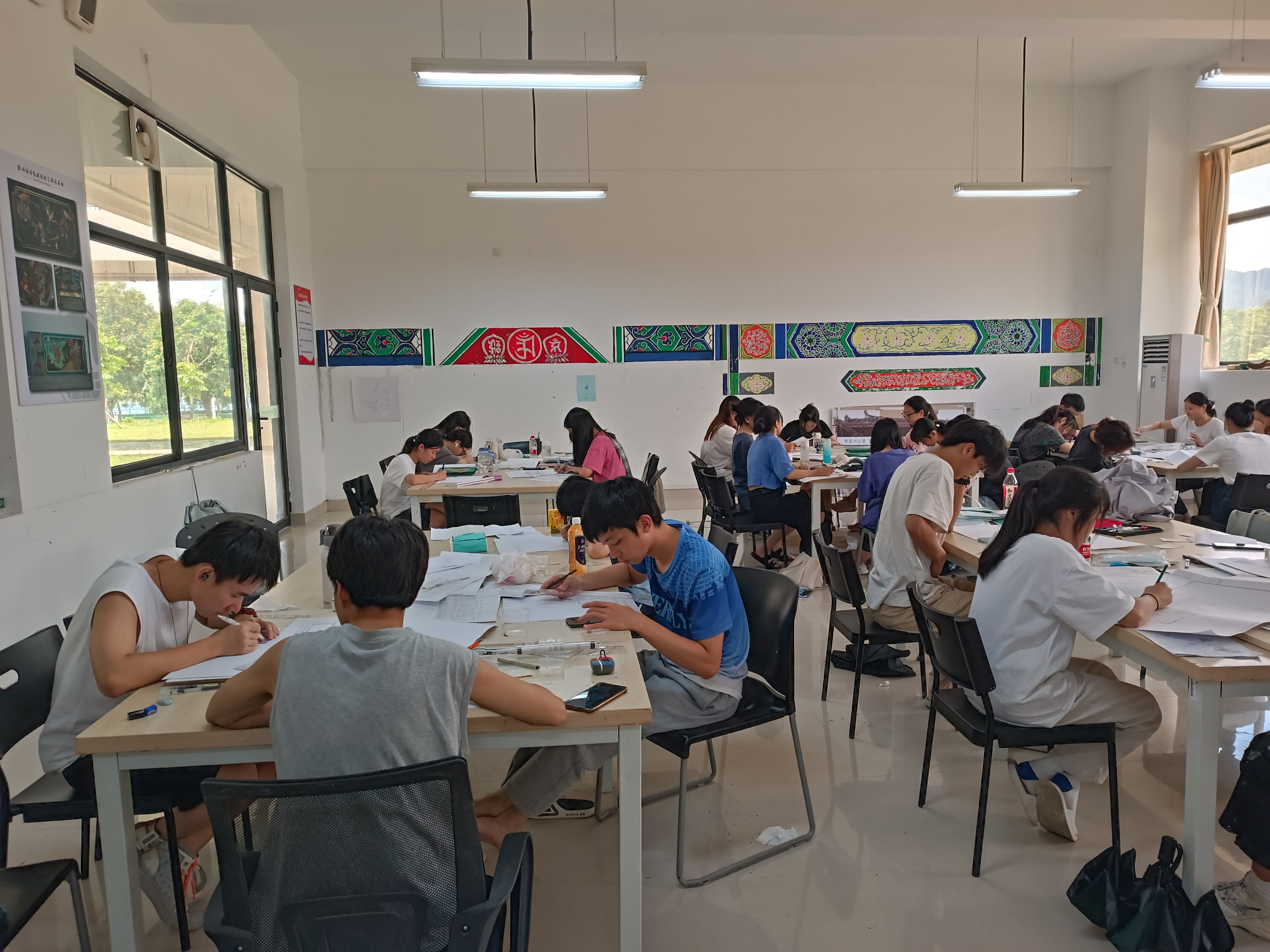 教室上课作图.jpg
